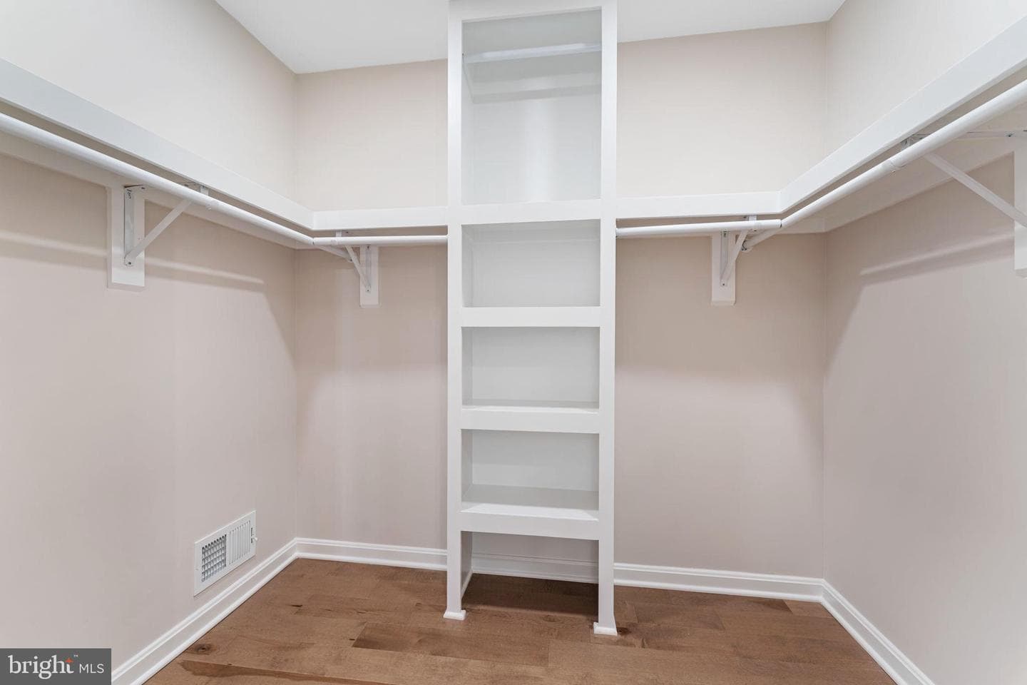 2308 Holly Spring Drive photo 16