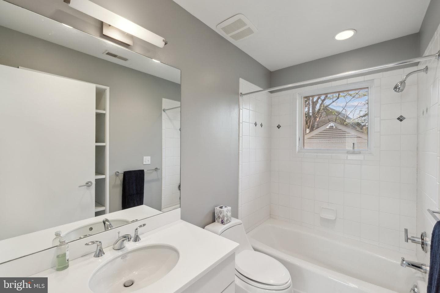 9621 E Bexhill Drive photo 28