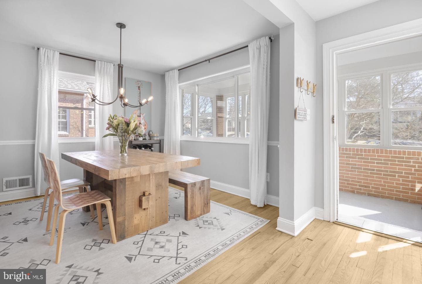 10110 Brunett Avenue photo 8