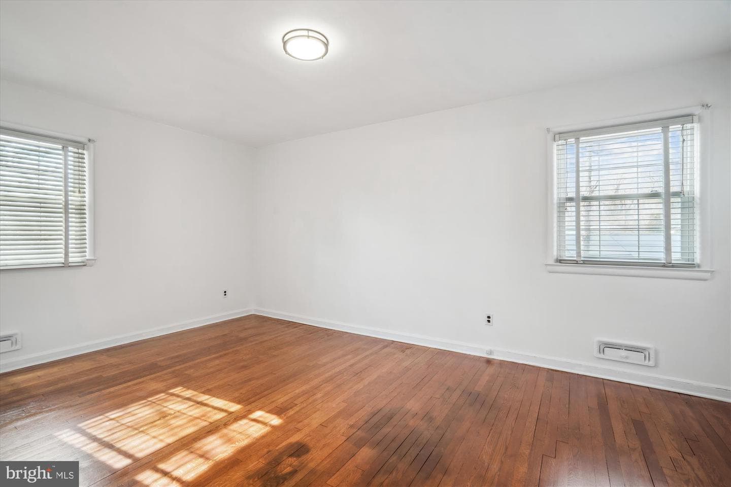 404 Neale Court photo 11