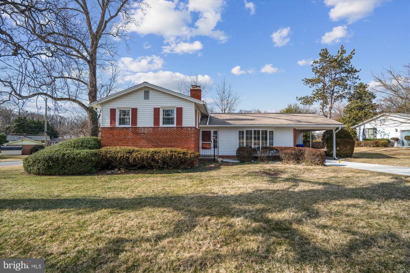 404 Neale Court photo 2
