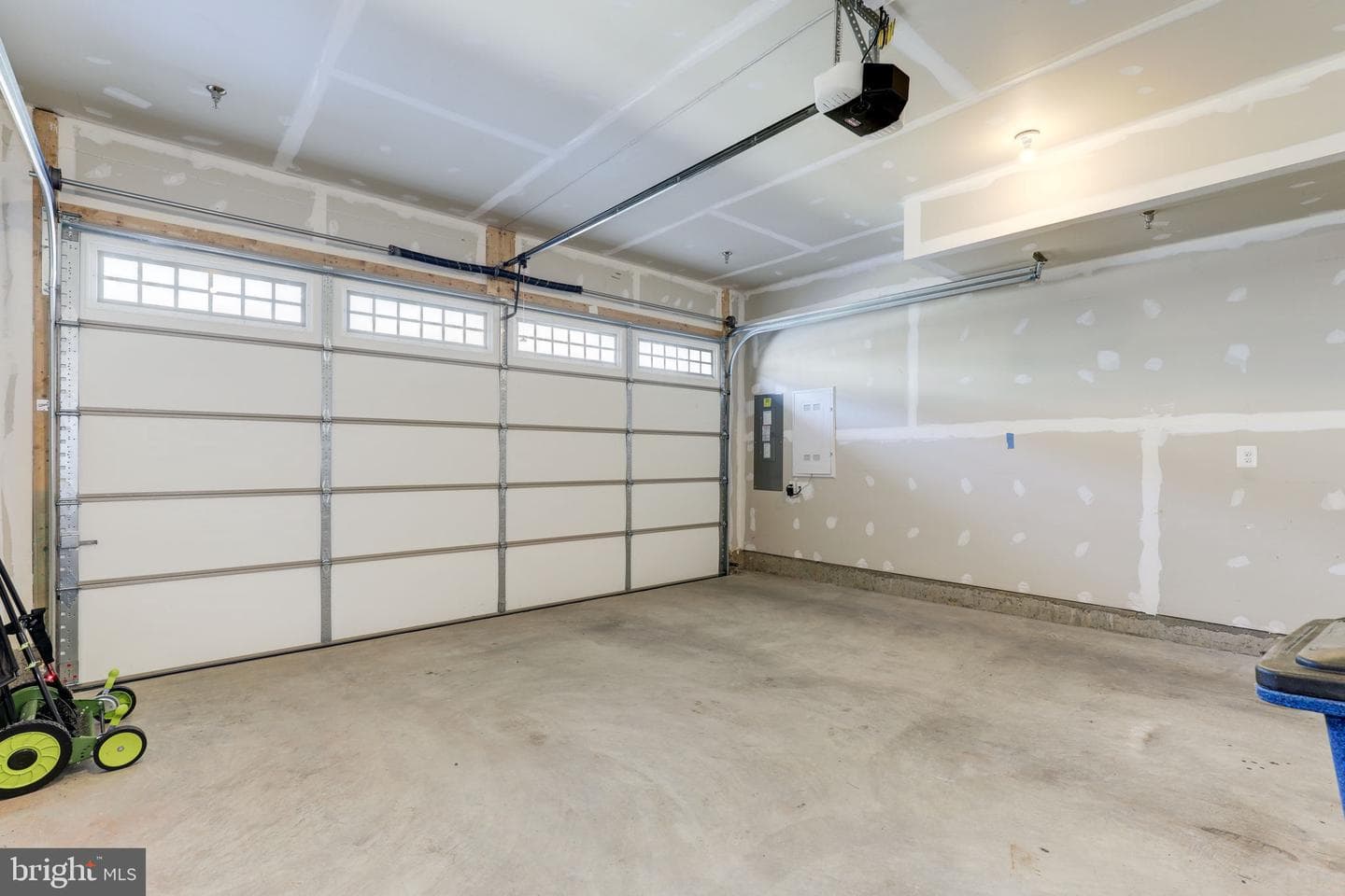 15941 Coolidge Avenue photo 40