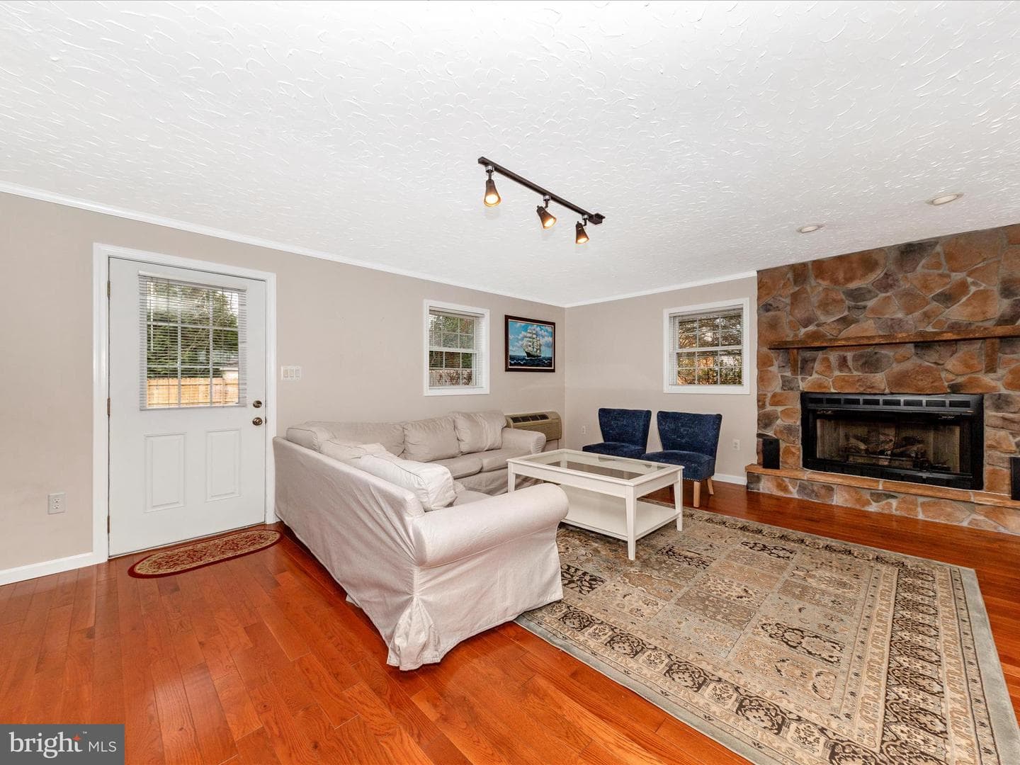 19005 Dowden Circle photo 17