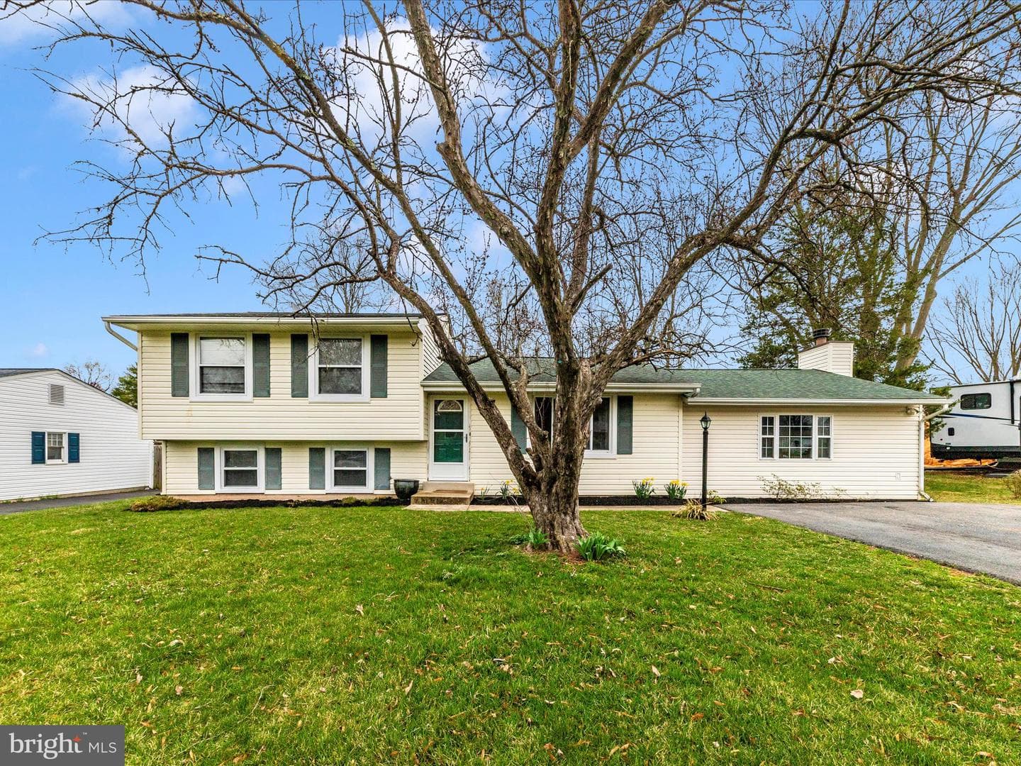 19005 Dowden Circle photo 39