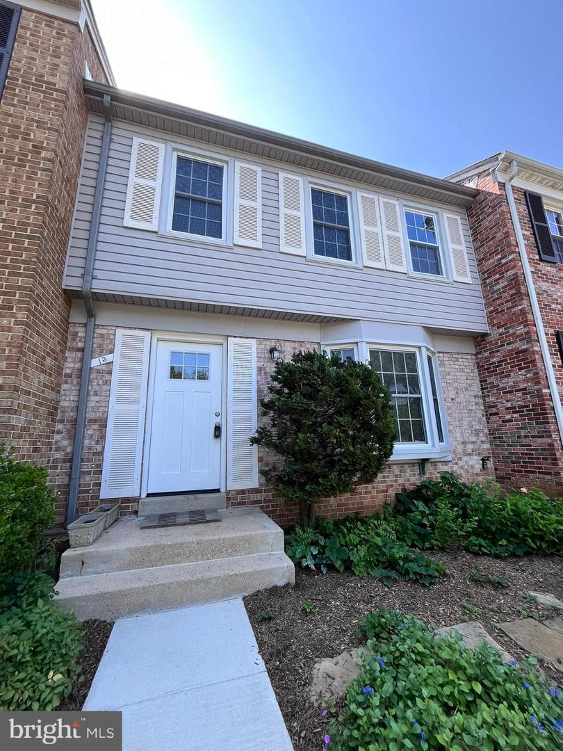 13 Chantilly Court photo 1