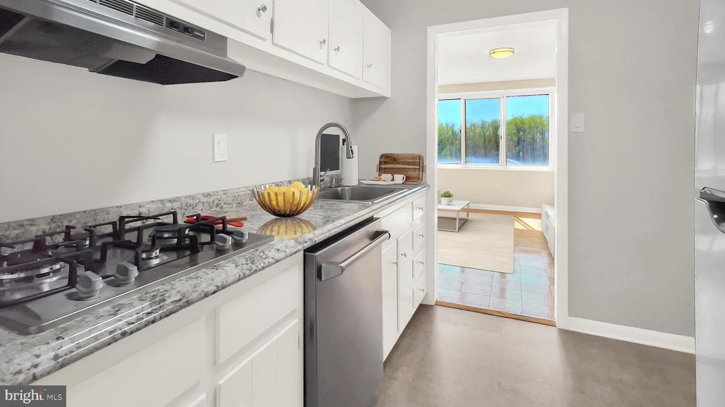 10201 Grosvenor Place #1025 photo 5