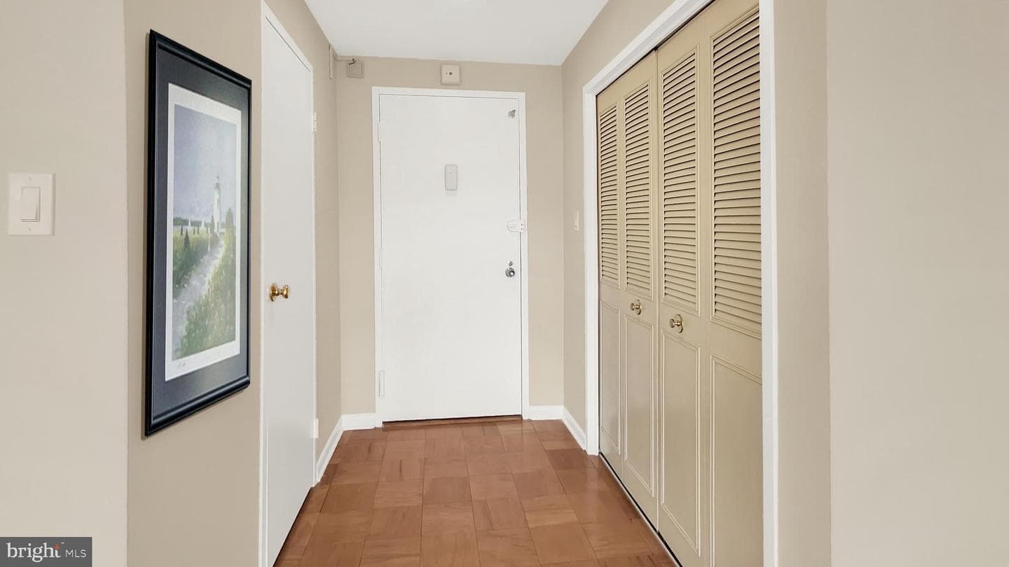 10201 Grosvenor Place #1025 photo 8