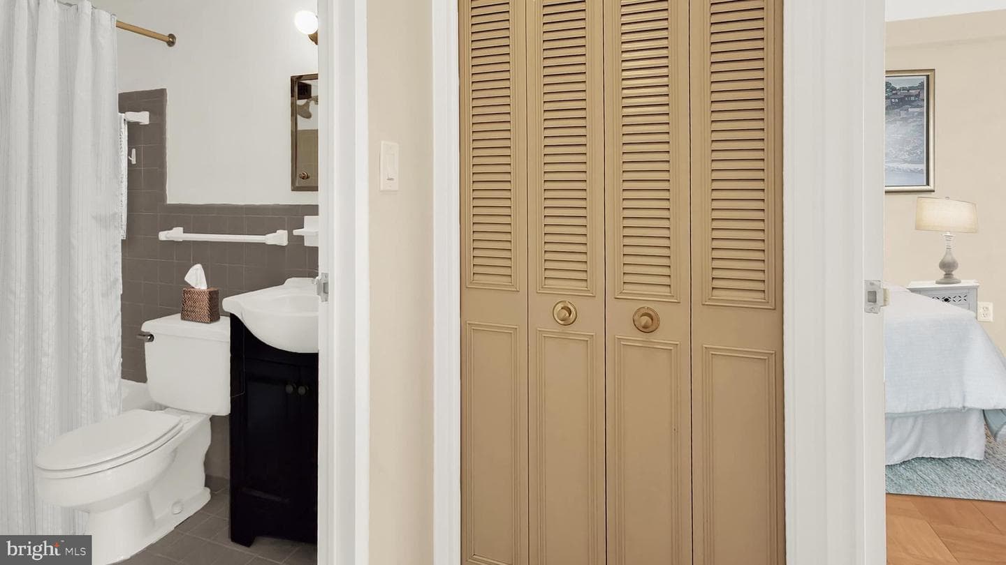 10201 Grosvenor Place #1025 photo 9