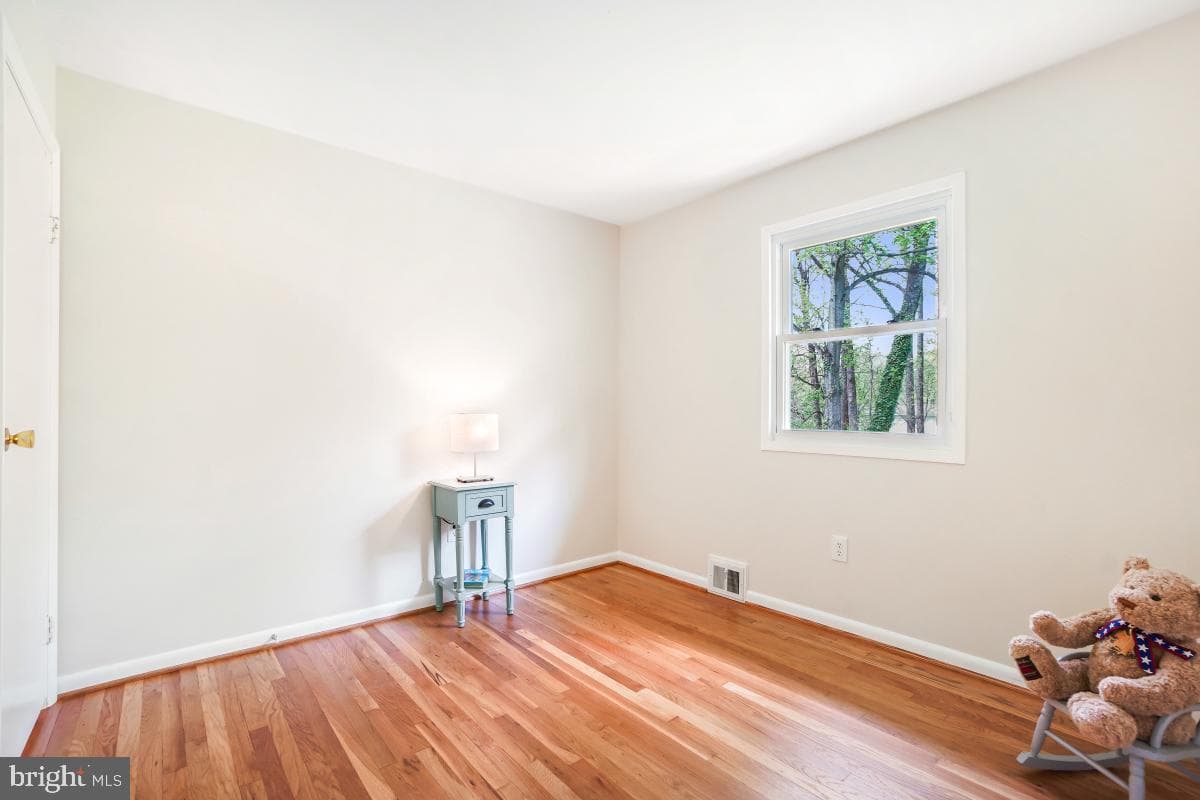 14208 Arctic Avenue photo 17