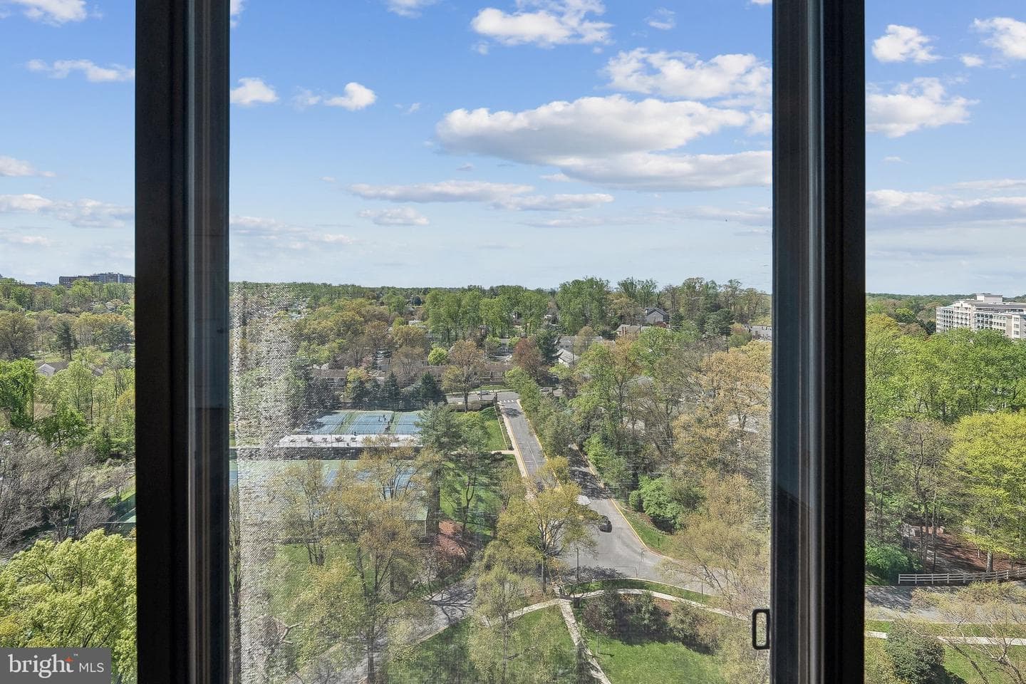 5225 Pooks Hill Road #1728s photo 16
