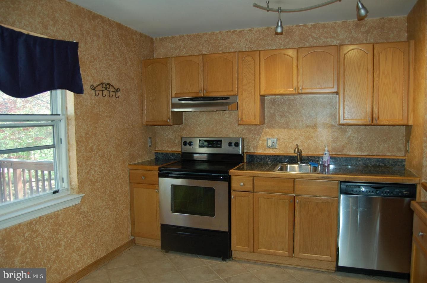 13821 Wisteria Drive photo 9