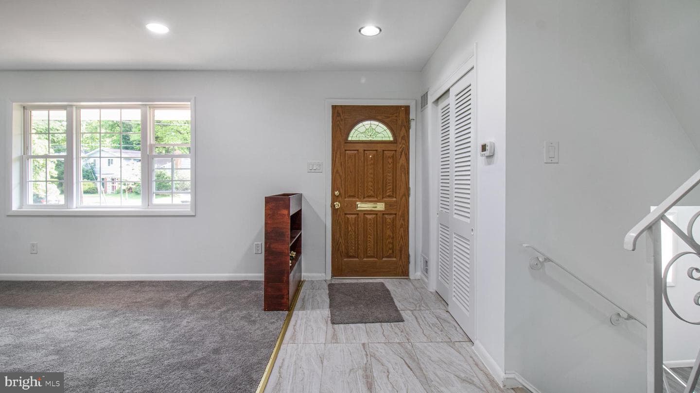10310 Royal Road photo 3
