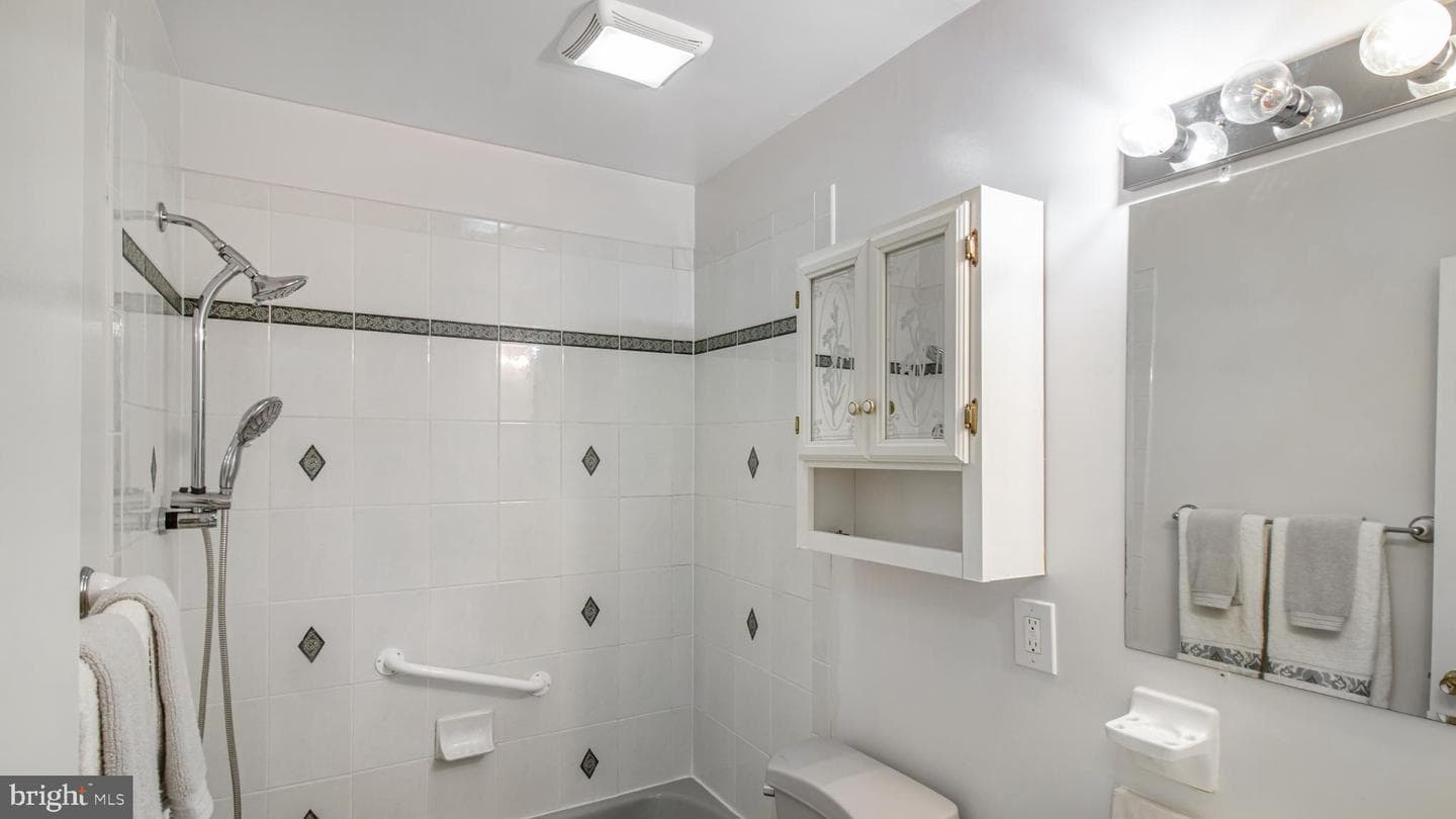 10310 Royal Road photo 34