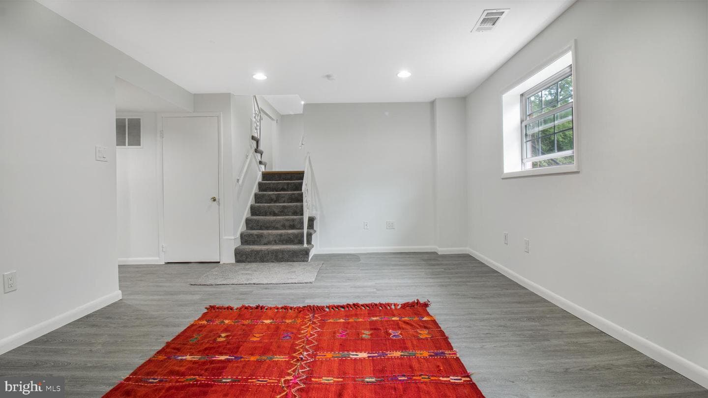 10310 Royal Road photo 36
