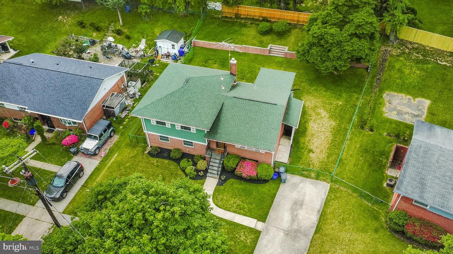 10310 Royal Road photo 54