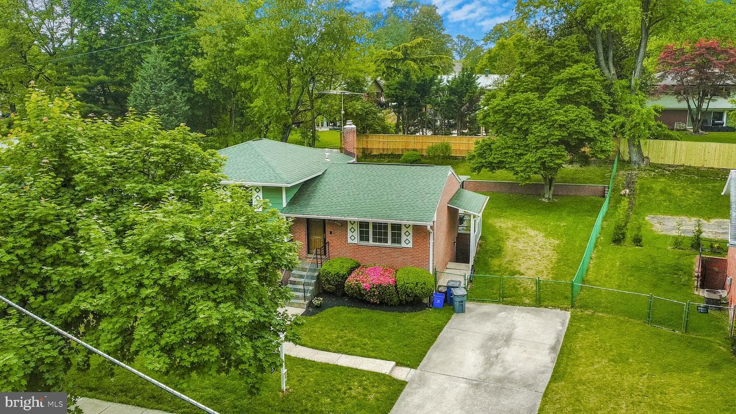 10310 Royal Road photo 57
