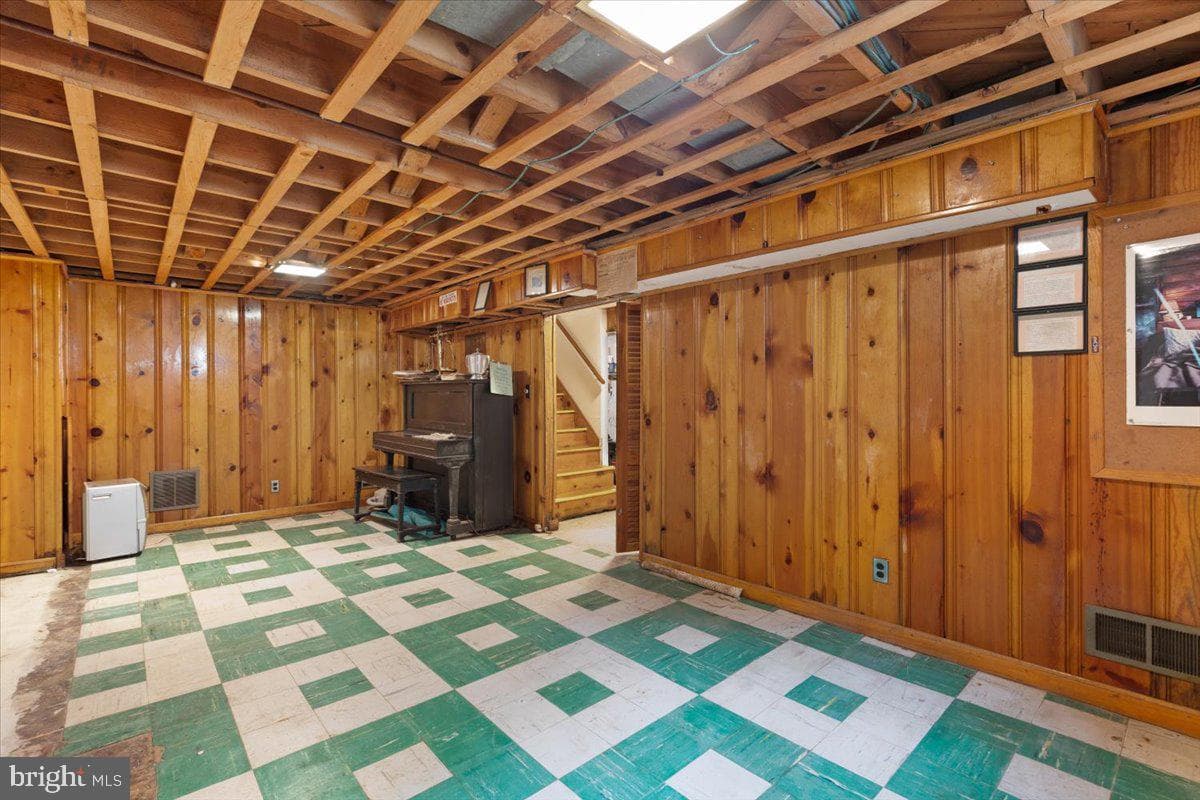 8904 Grant Street photo 29