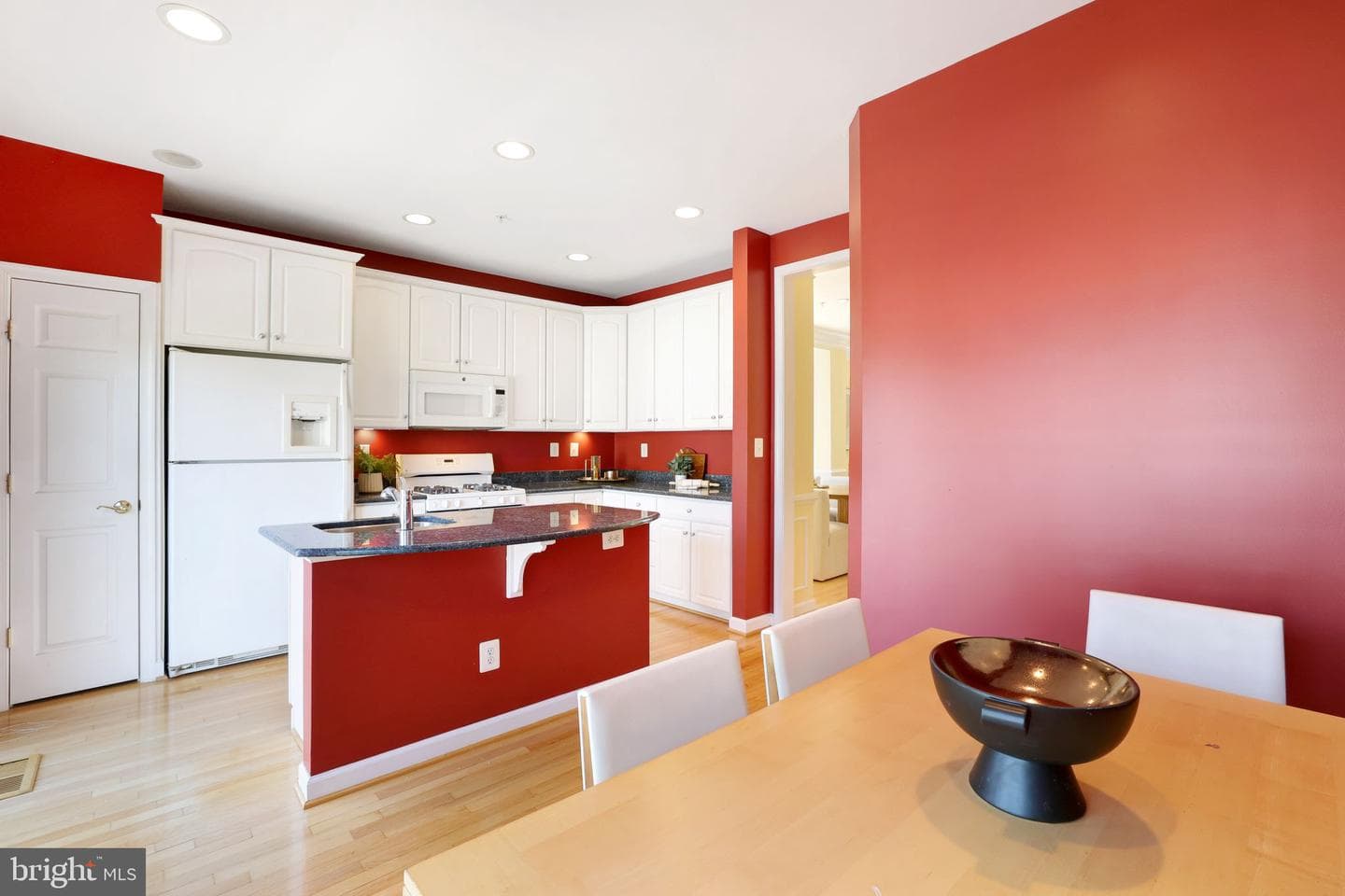 302 Fallsgrove Drive photo 21