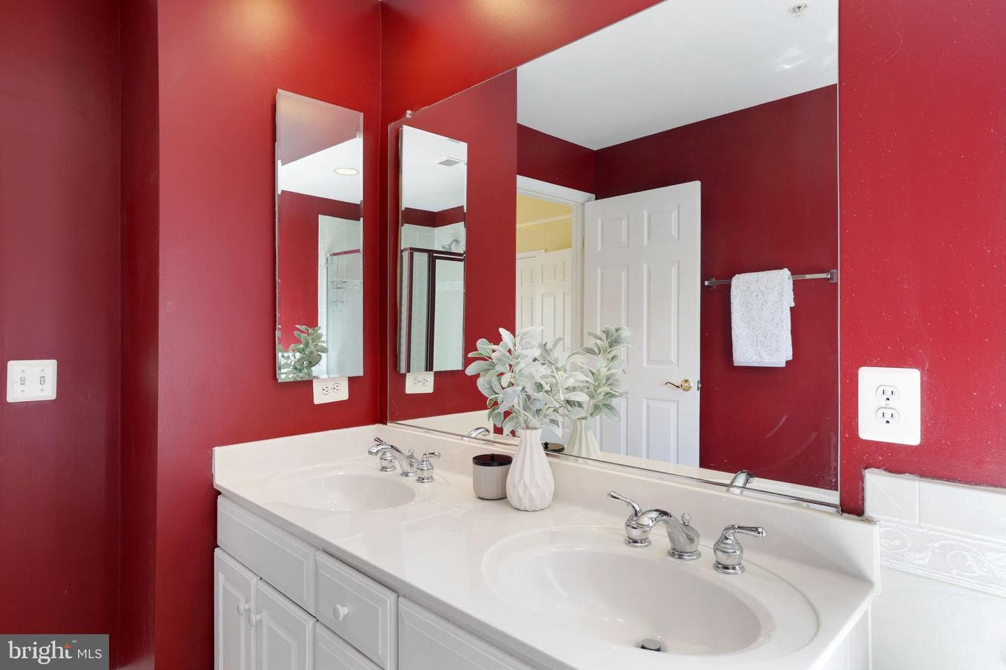 302 Fallsgrove Drive photo 38