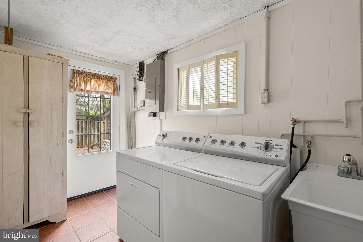 4712 Iris Street photo 35