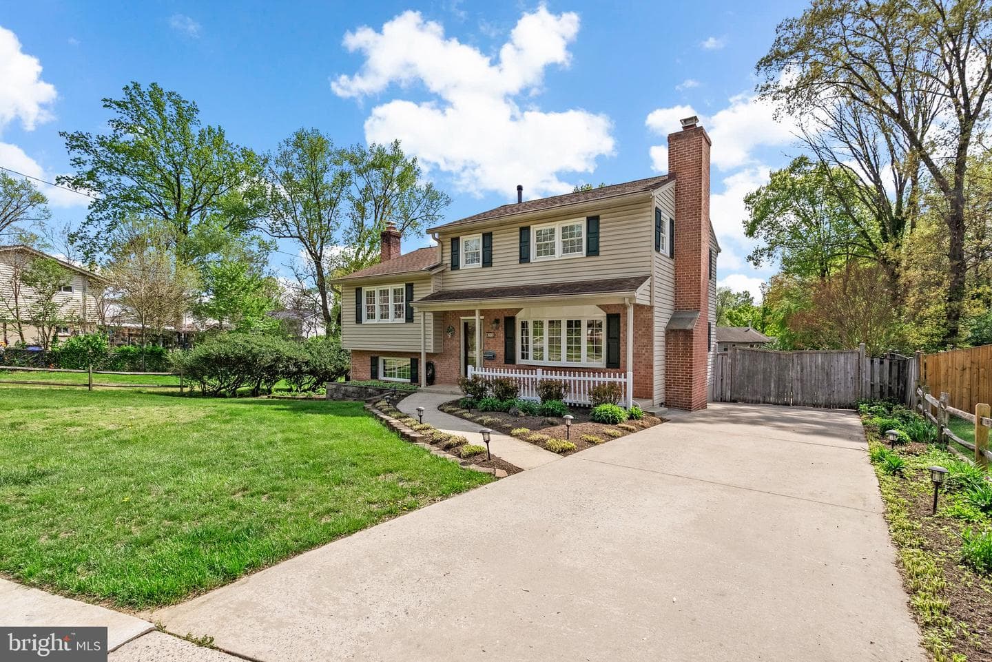 4712 Iris Street photo 4
