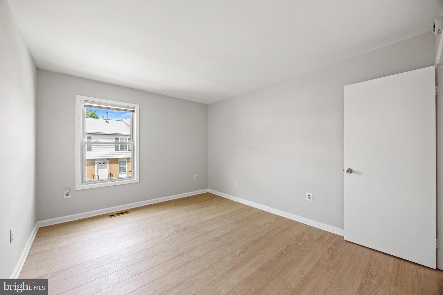 565 W Diamond Avenue #27 photo 12