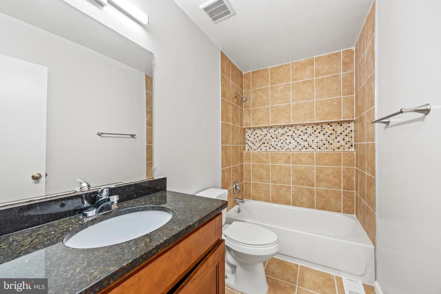 565 W Diamond Avenue #27 photo 13