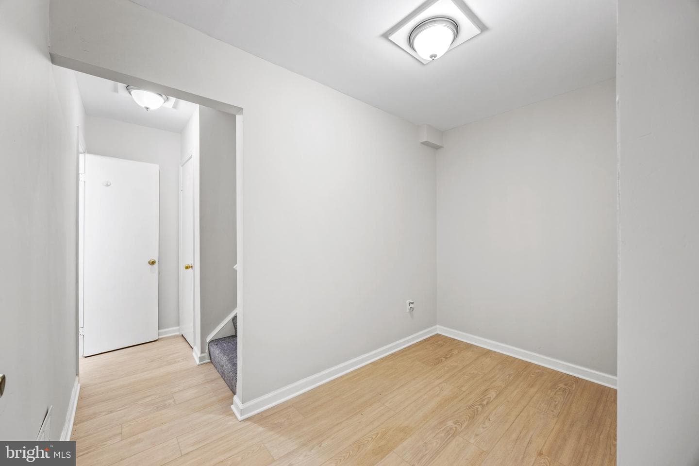 565 W Diamond Avenue #27 photo 16