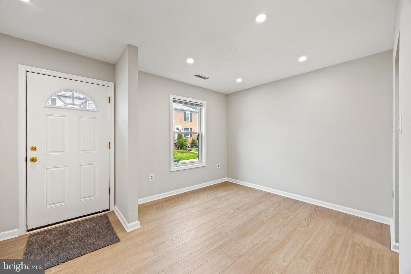 565 W Diamond Avenue #27 photo 4