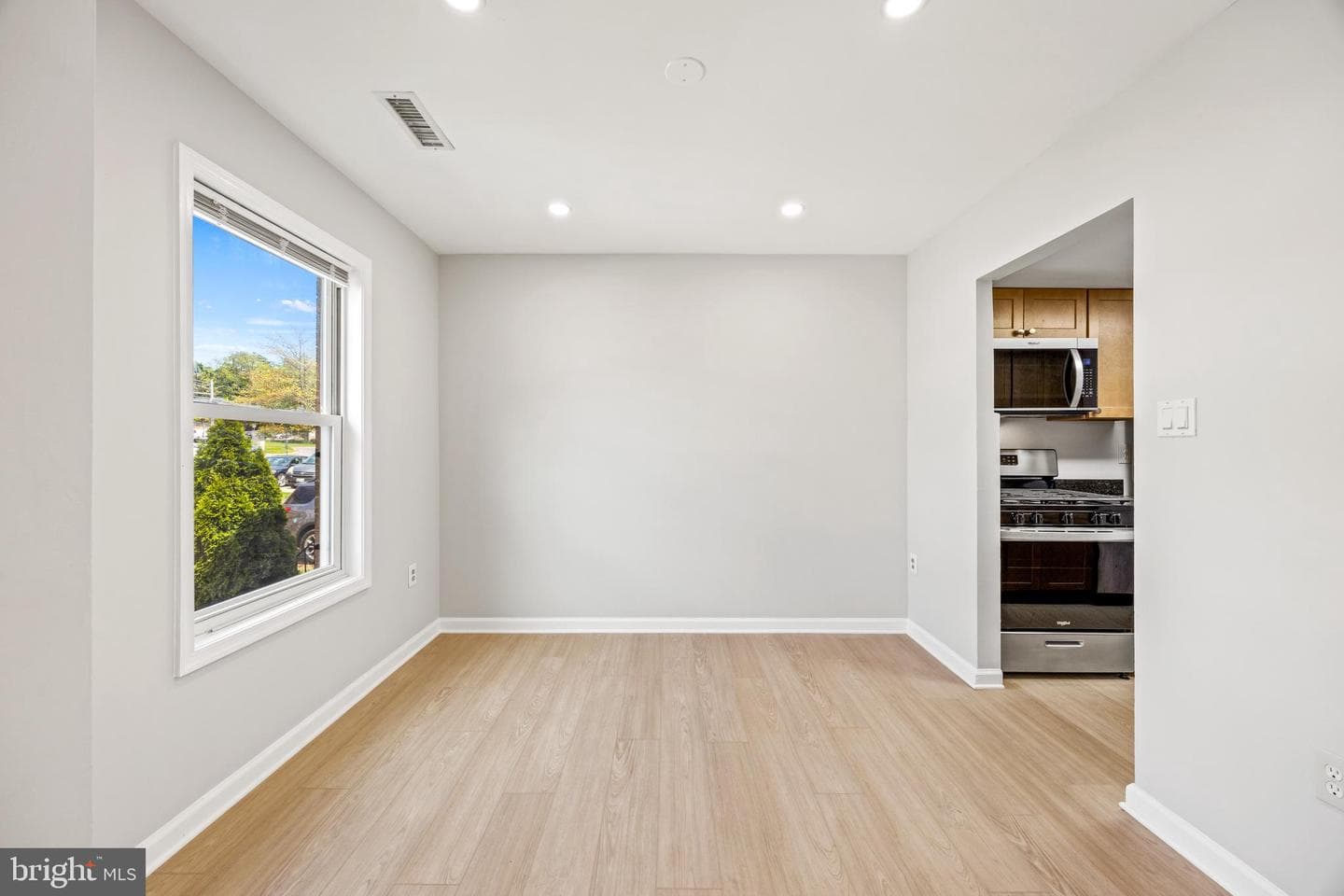 565 W Diamond Avenue #27 photo 5