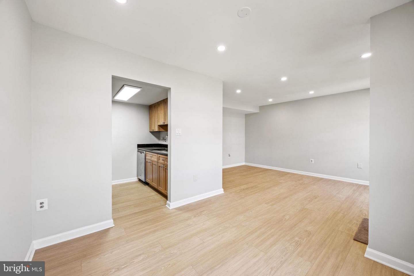 565 W Diamond Avenue #27 photo 6