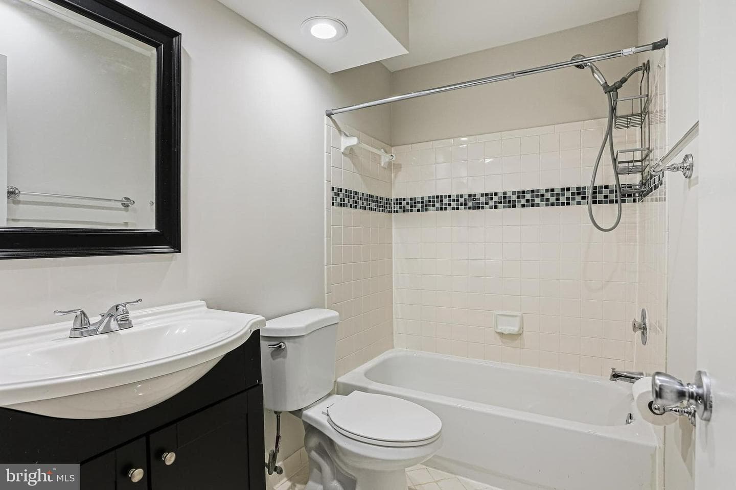 3301 Sir Thomas Drive #6-B-31 photo 18