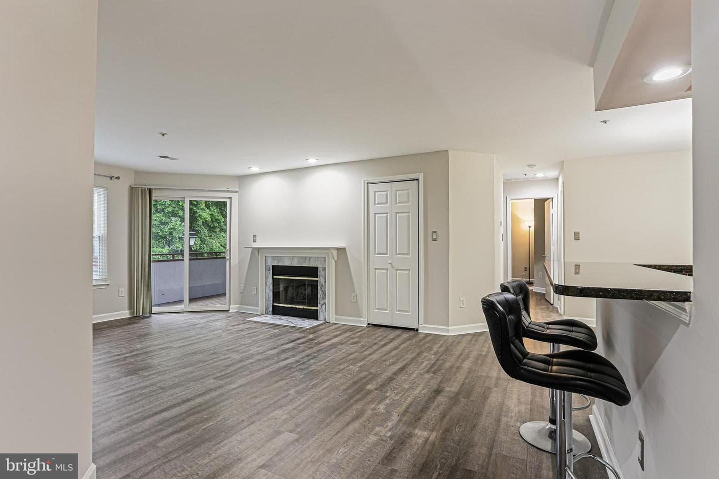 3301 Sir Thomas Drive #6-B-31 photo 2