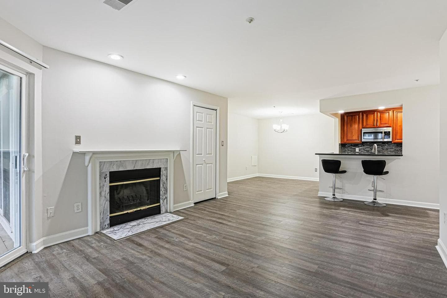 3301 Sir Thomas Drive #6-B-31 photo 4