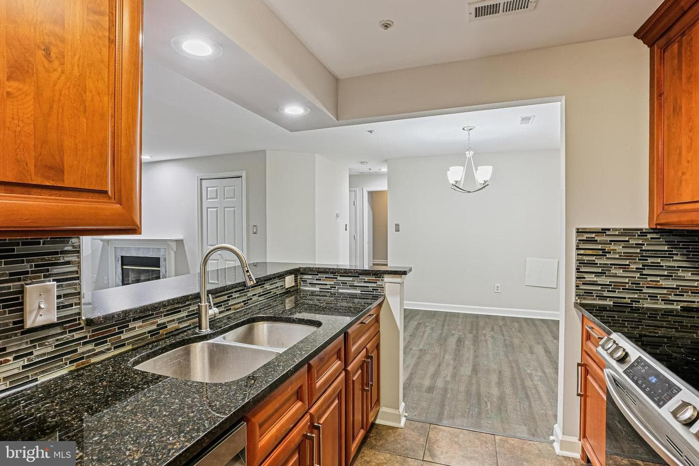 3301 Sir Thomas Drive #6-B-31 photo 9