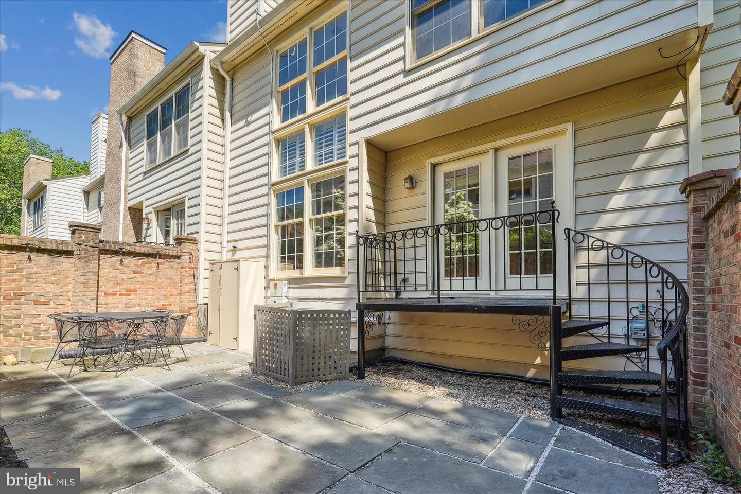 10924 Bloomingdale Drive photo 2