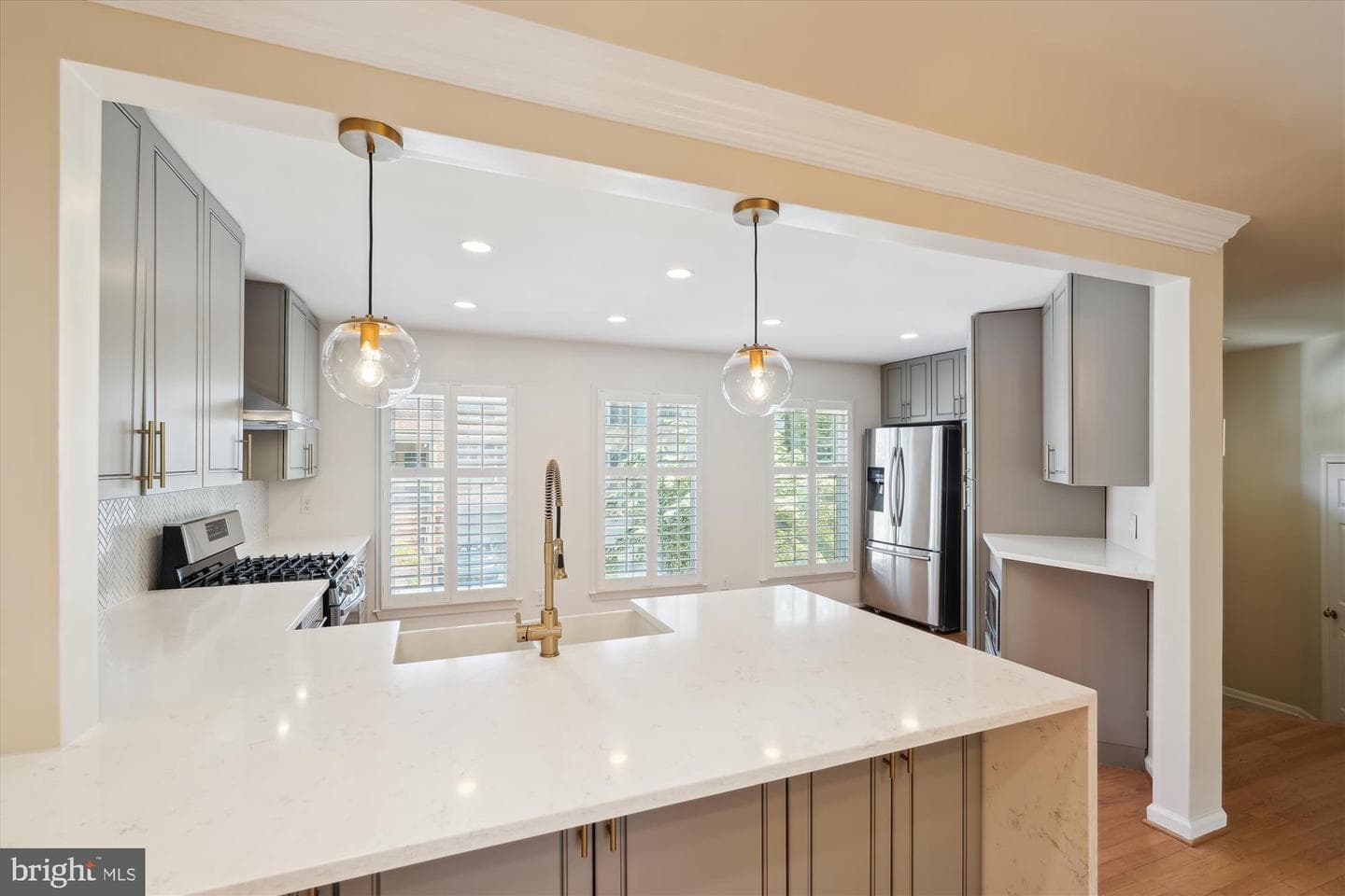 10924 Bloomingdale Drive photo 3
