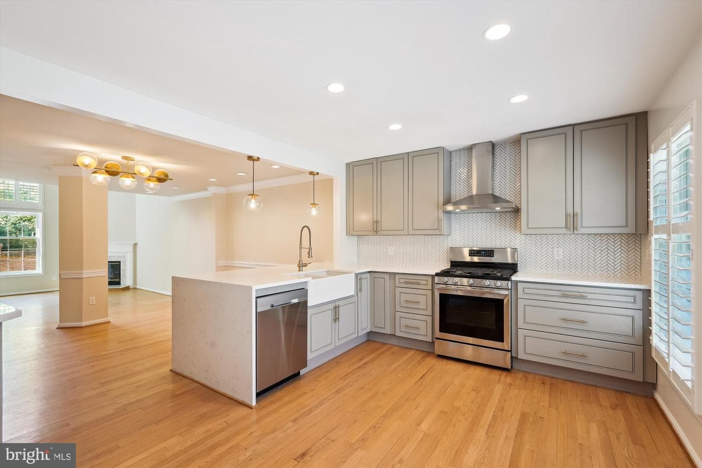 10924 Bloomingdale Drive photo 4