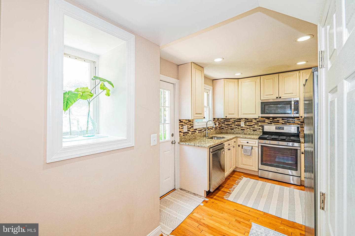 10021 Lorain Avenue photo 10