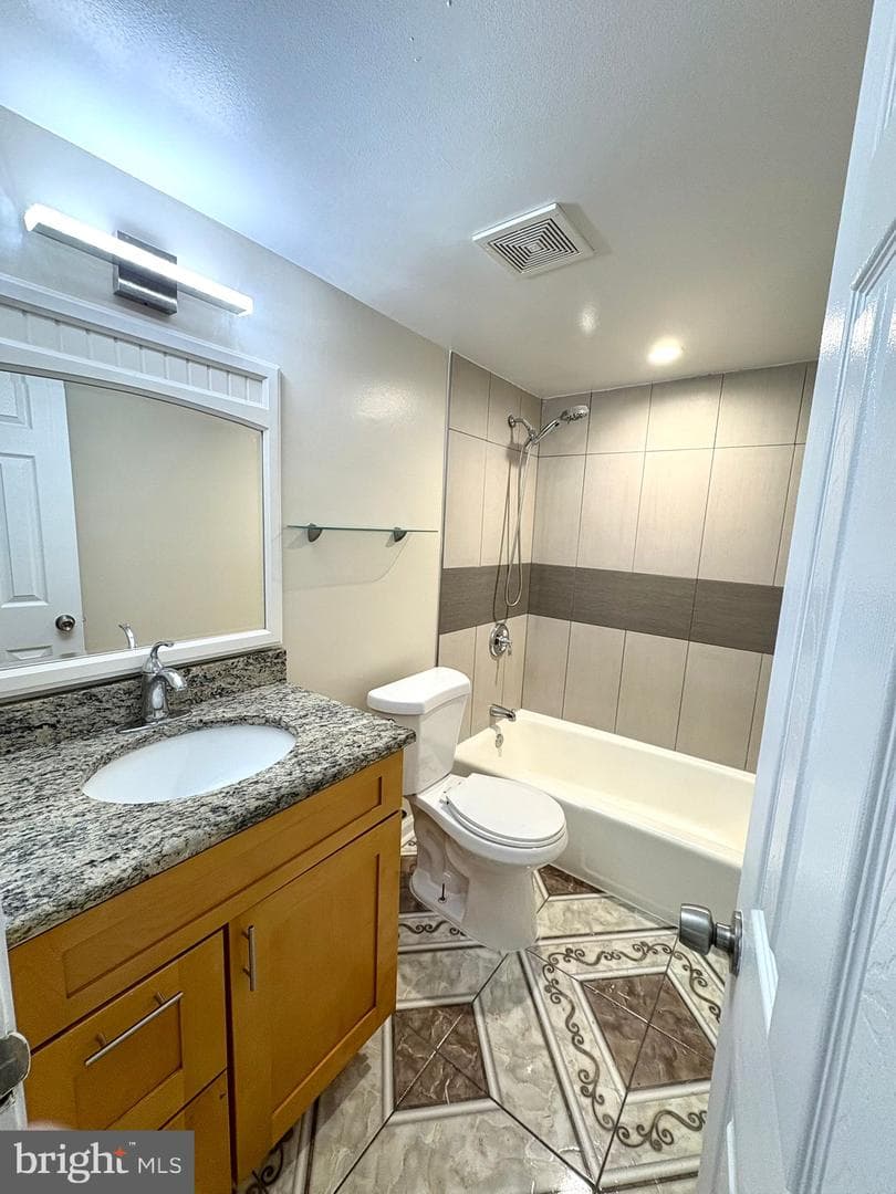 788 Quince Orchard Boulevard #202 photo 4