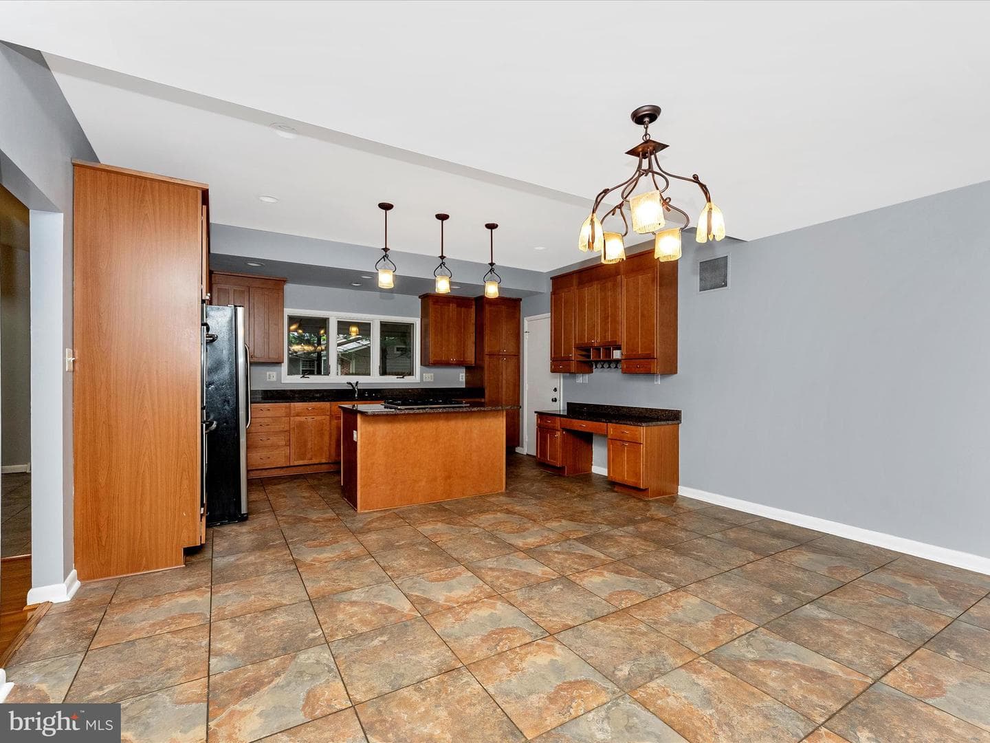 2264 Glenmore Terrace photo 10