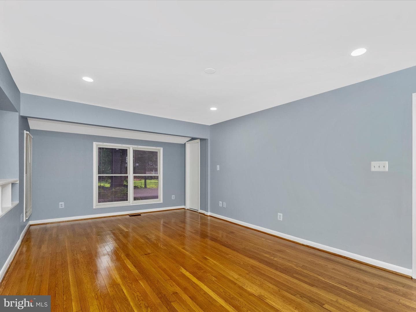 2264 Glenmore Terrace photo 22