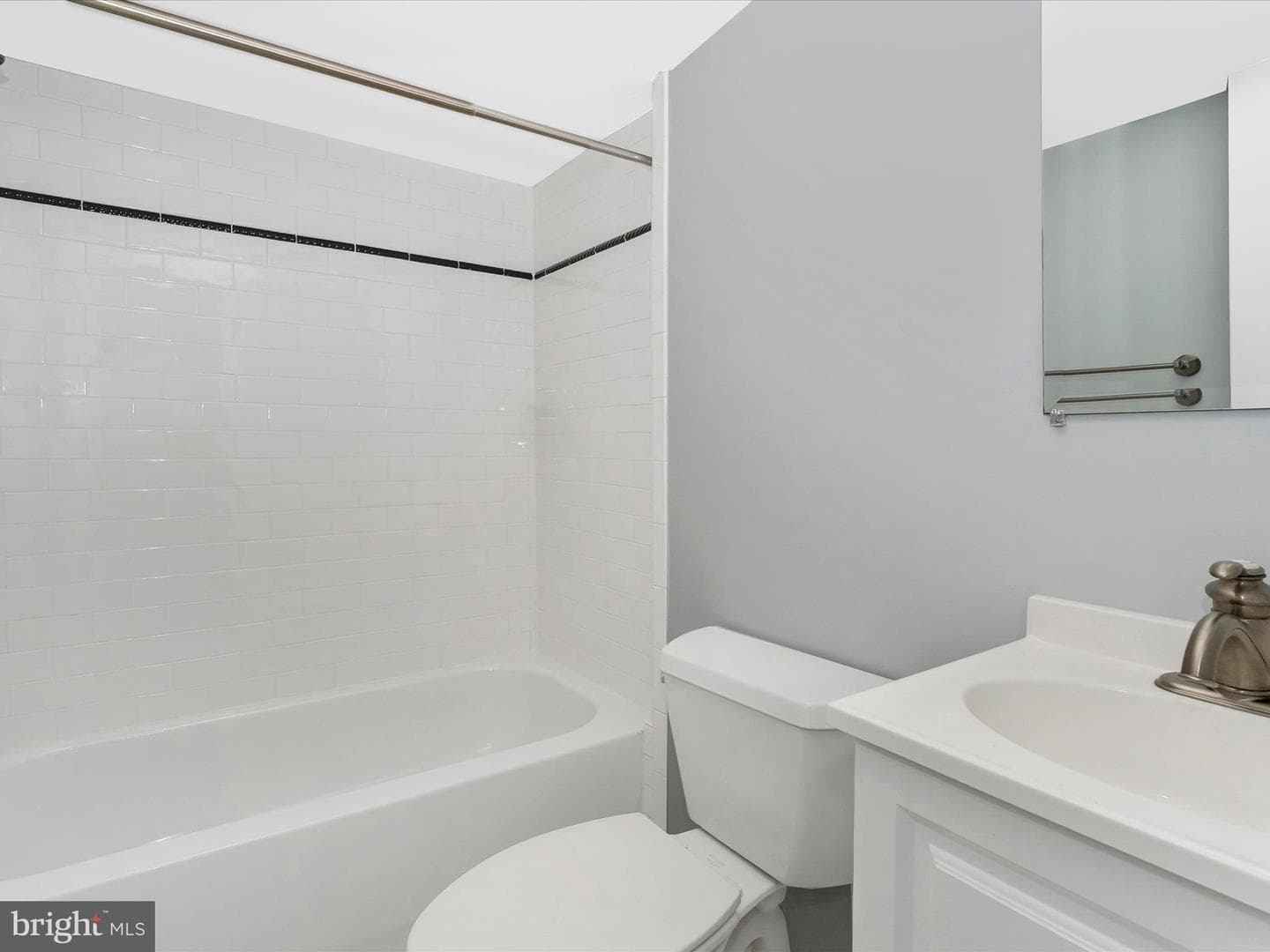 2264 Glenmore Terrace photo 39