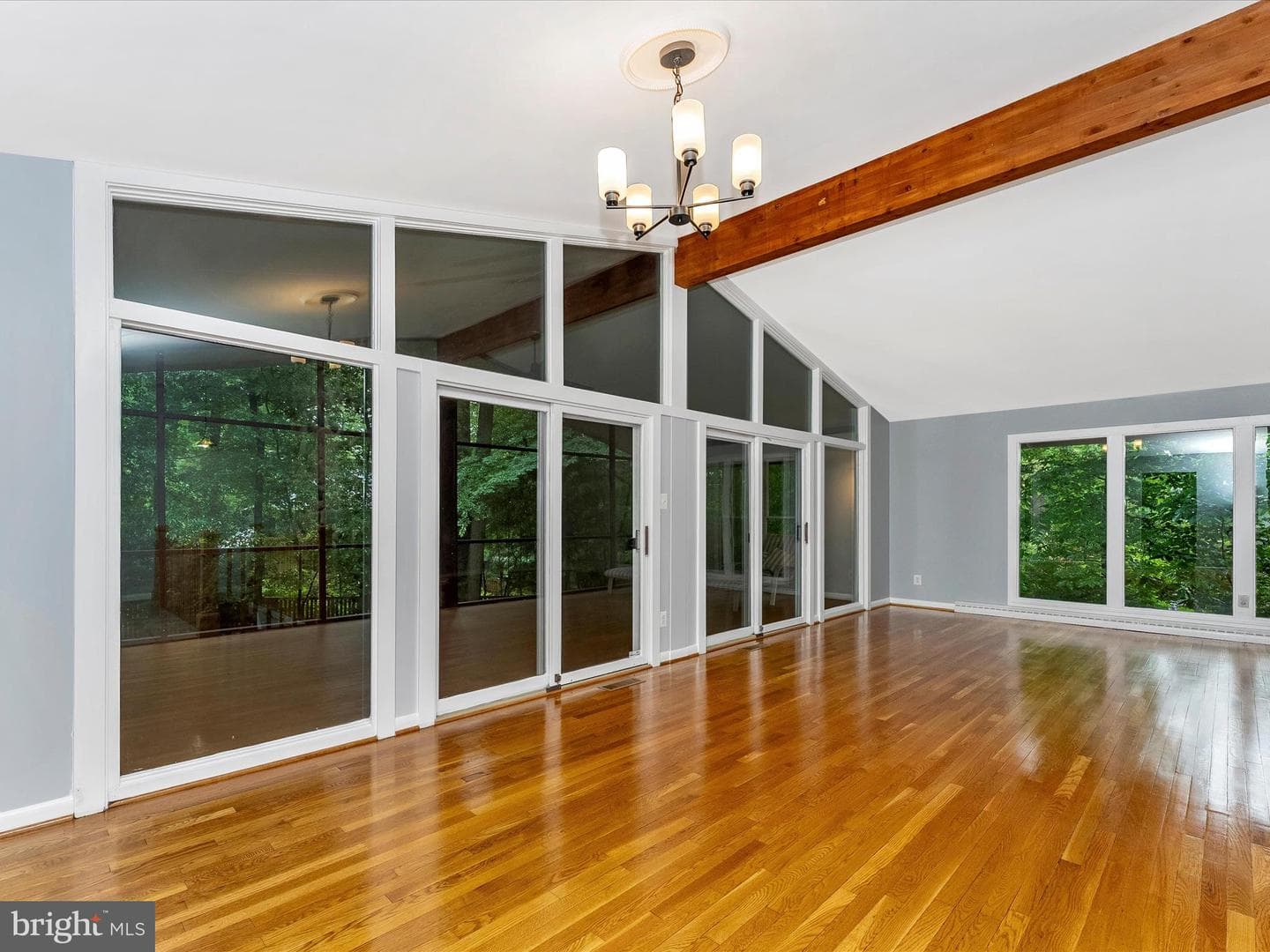 2264 Glenmore Terrace photo 6