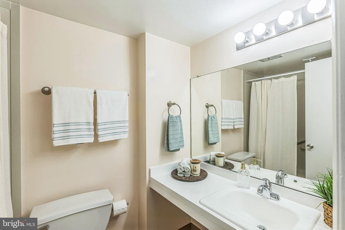 2203 Greenery Lane #202-10 photo 6
