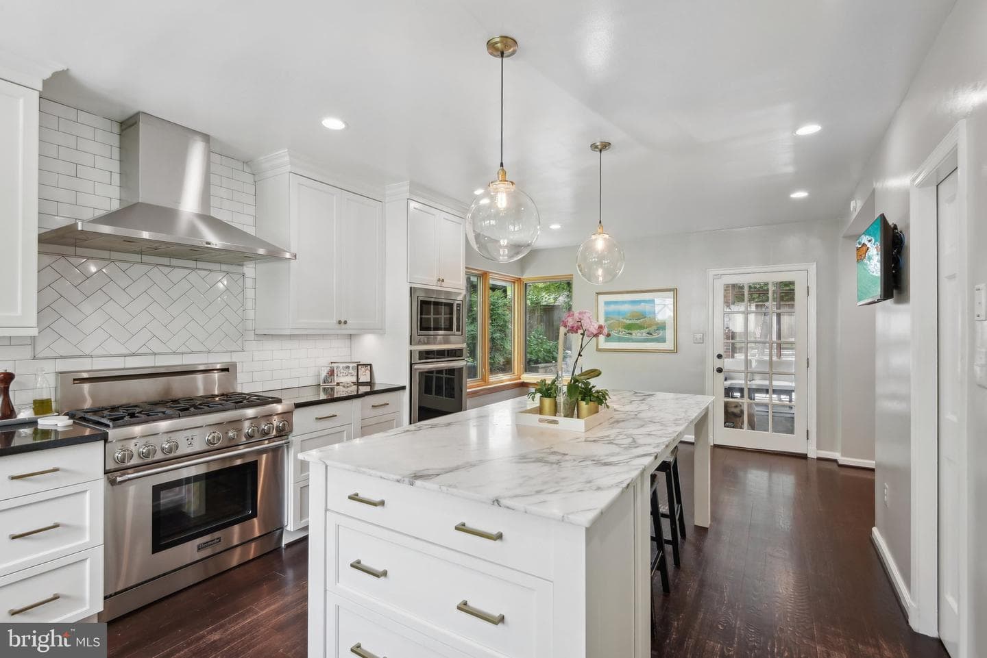 6036 Broad Street photo 1
