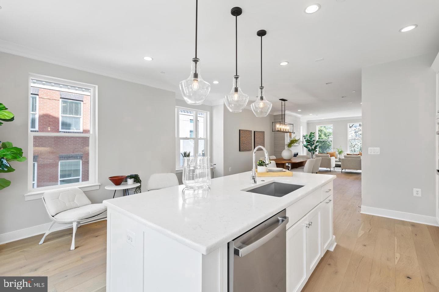 10302 Grosvenor Place photo 12