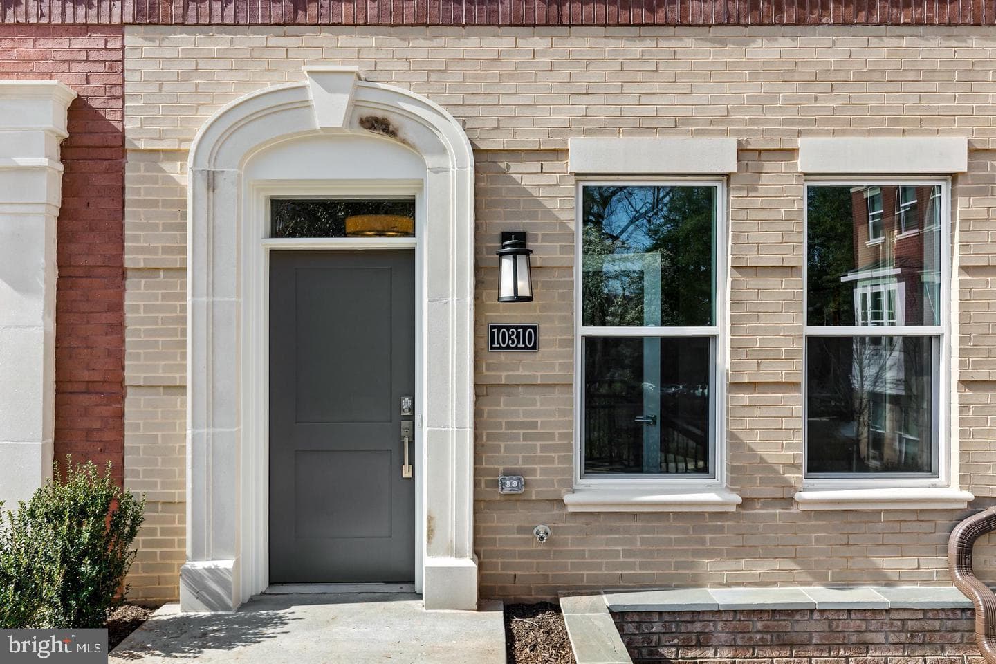 10302 Grosvenor Place photo 3