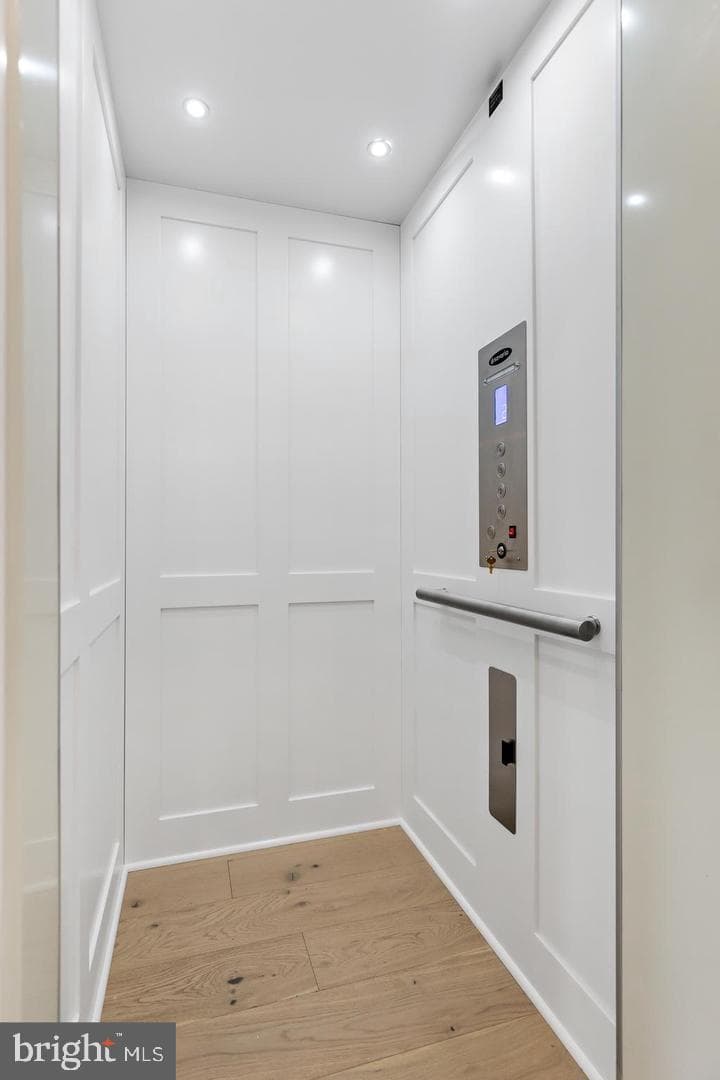 10302 Grosvenor Place photo 30