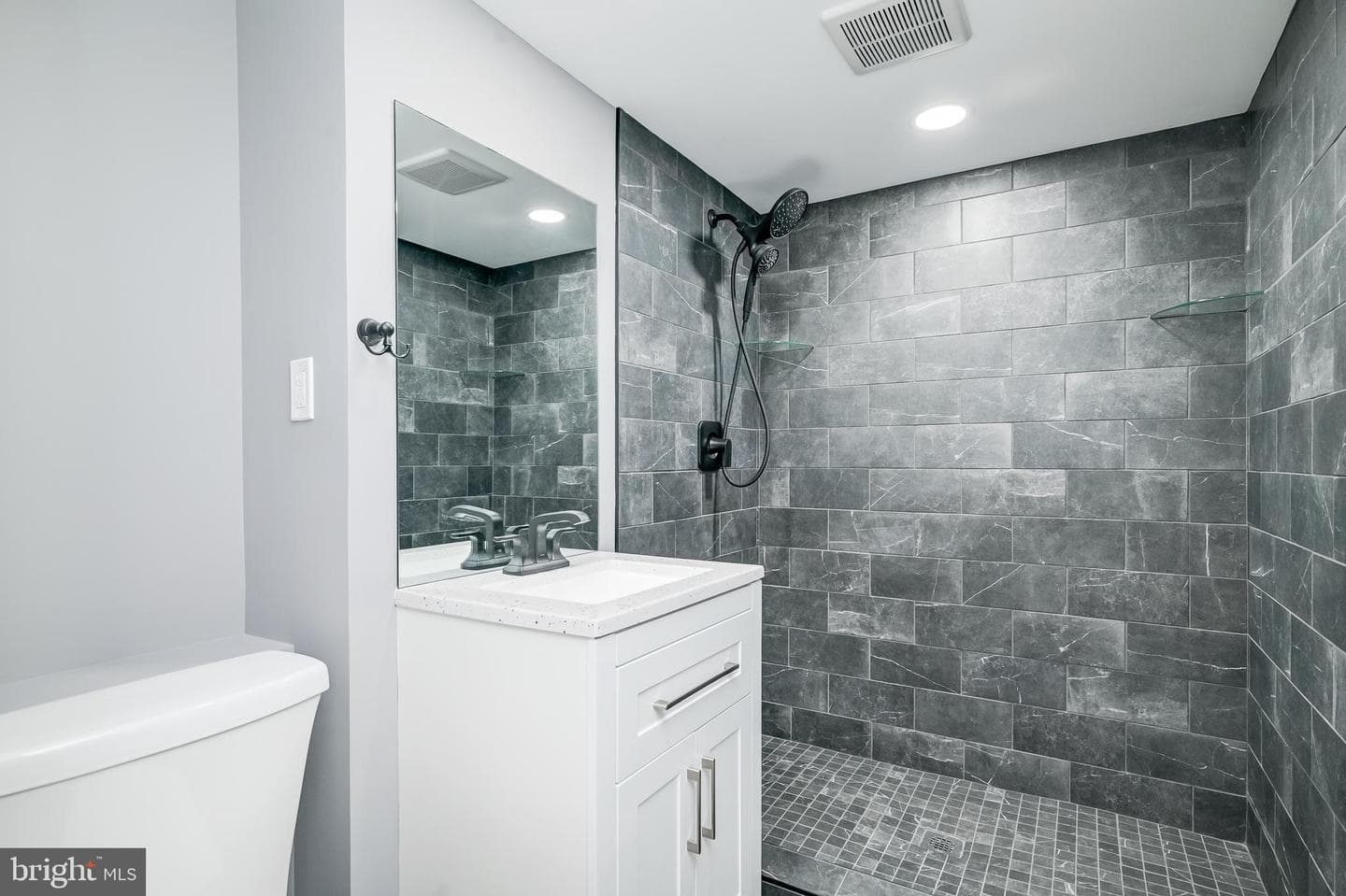 21020 Peach Tree Road photo 44